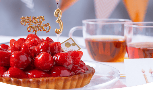 誕生日のお祝いにお取り寄せした華やかなフルーツタルト